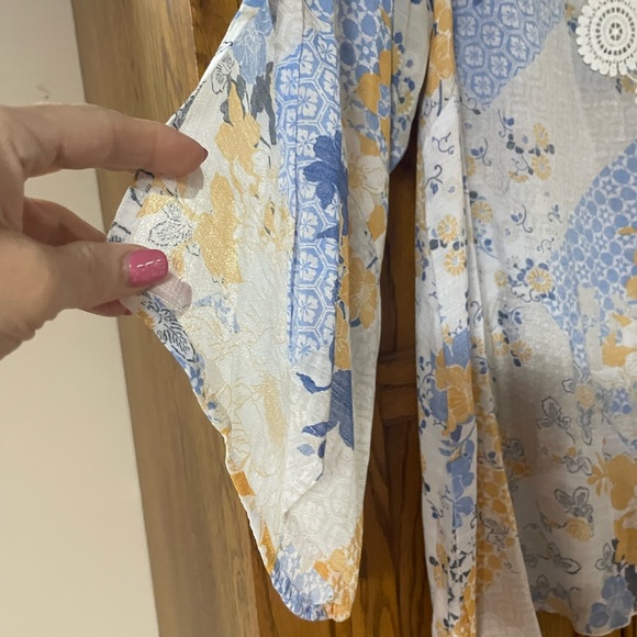 Plus 1x top handkerchief hem top - Picture 5 of 13